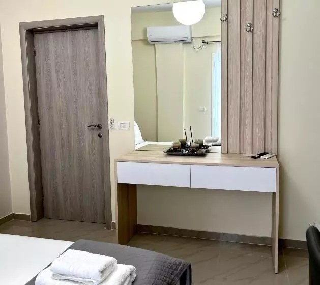 Elizabeth Apartments Himare