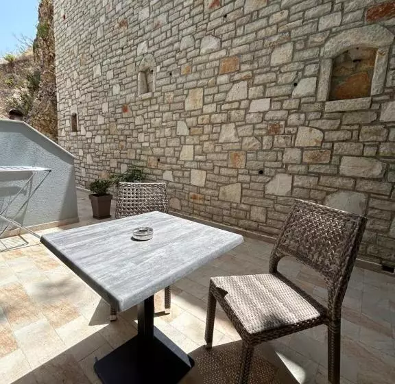 Elizabeth Apartments Himare