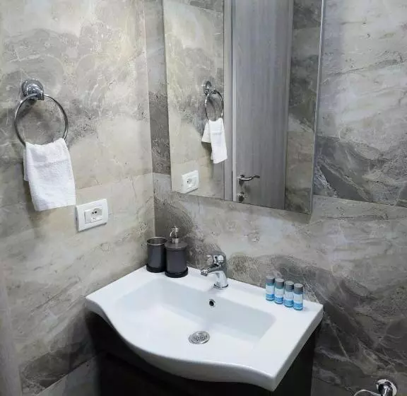 Elizabeth Apartments Himare