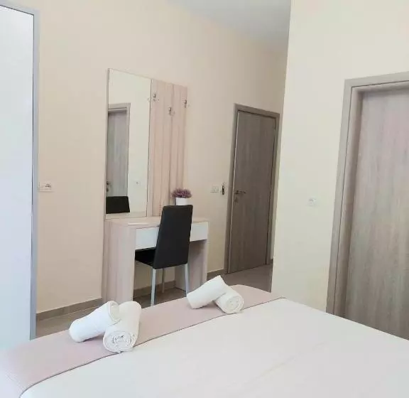 Elizabeth Apartments Himare