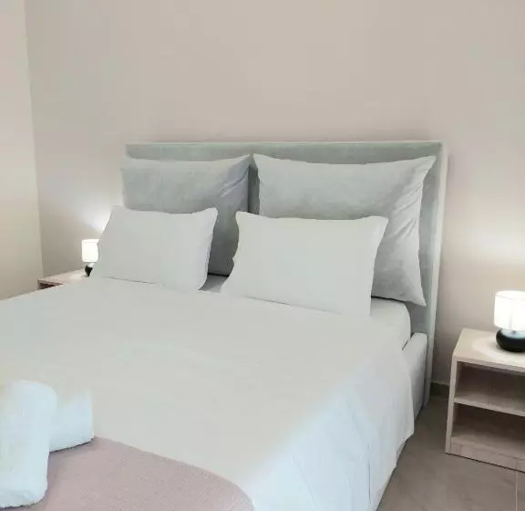 Elizabeth Apartments Himare