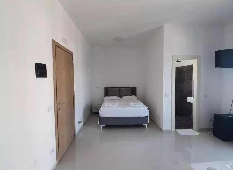 Hotel 33
