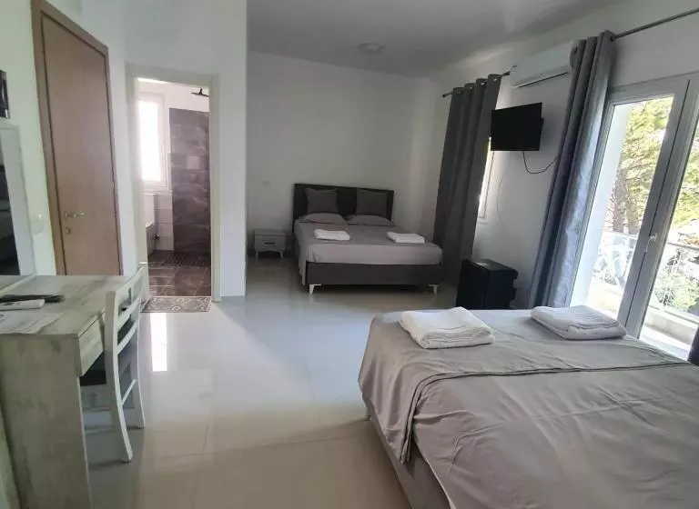 Hotel 33