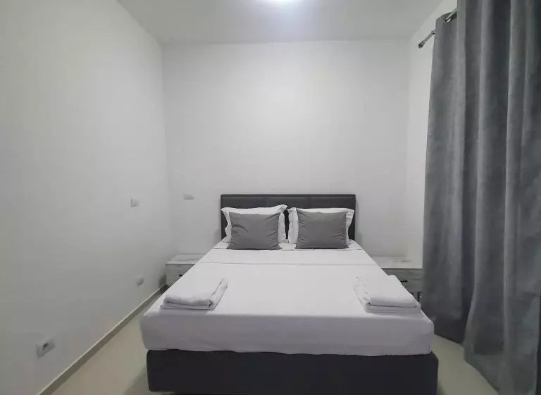 Hotel 33