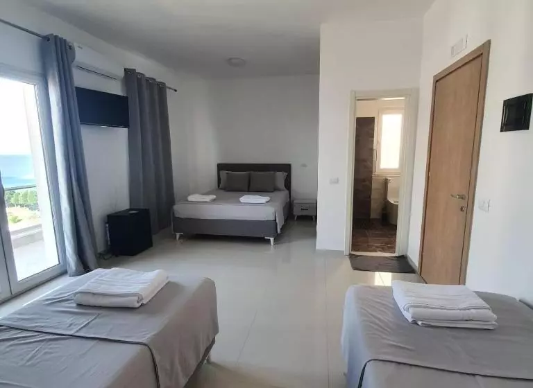 Hotel 33