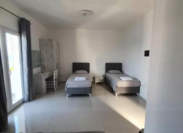 Hotel 33