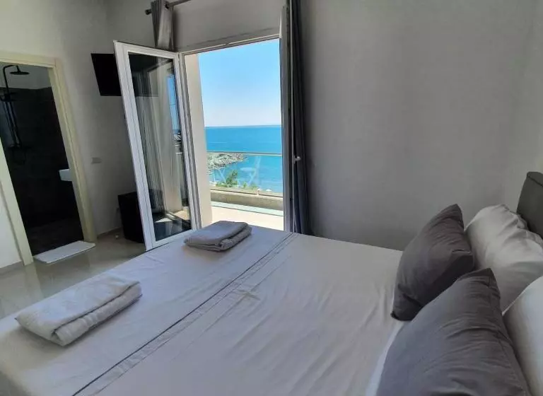 Hotel 33