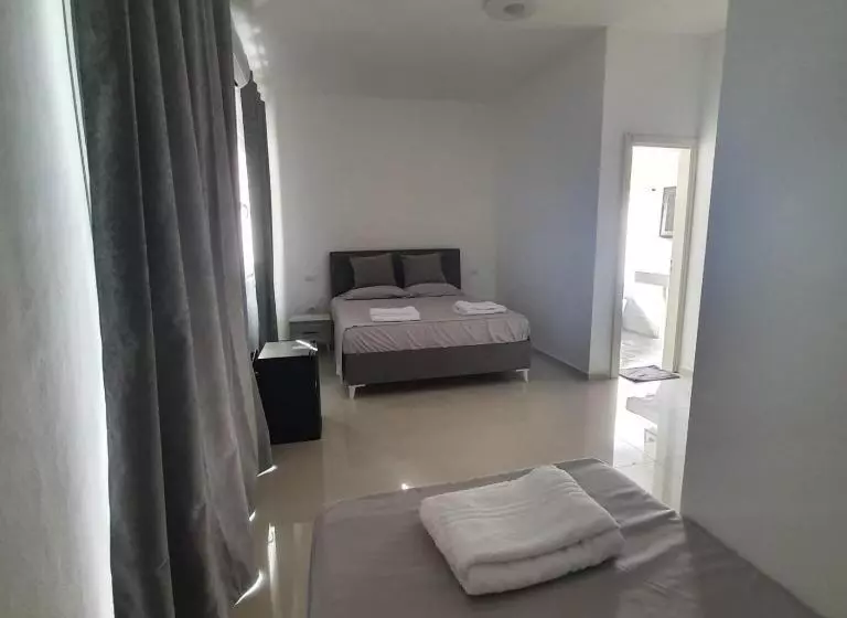 Hotel 33