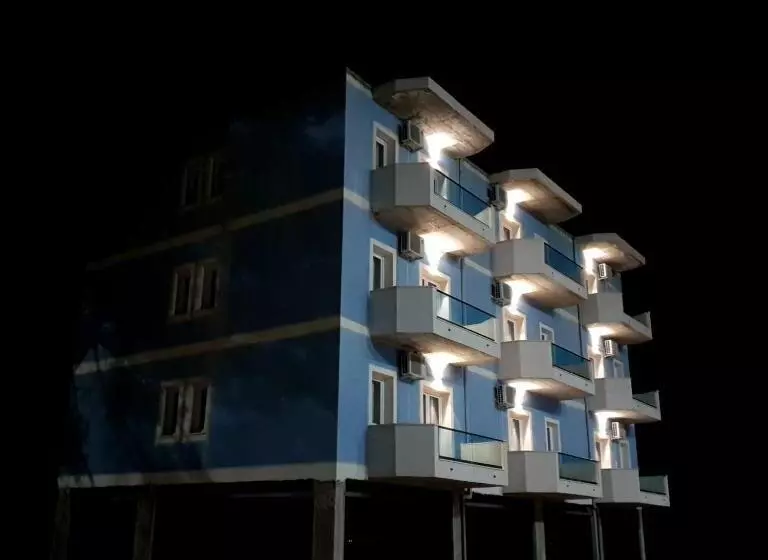 Hotel 33