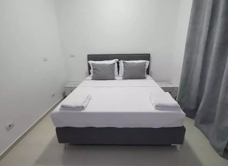 Hotel 33