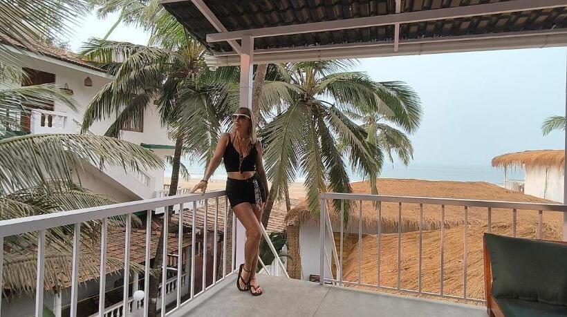 Hotel Aqua Beach Stays Ashwem