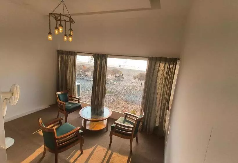 Hotelli Aqua Beach Stays Ashwem