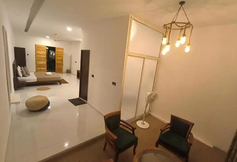 Hotelli Aqua Beach Stays Ashwem