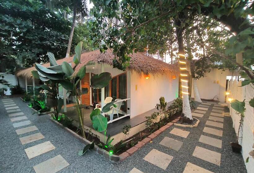 Hotel Aqua Beach Stays Ashwem