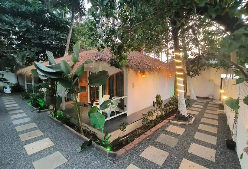 Hotelli Aqua Beach Stays Ashwem