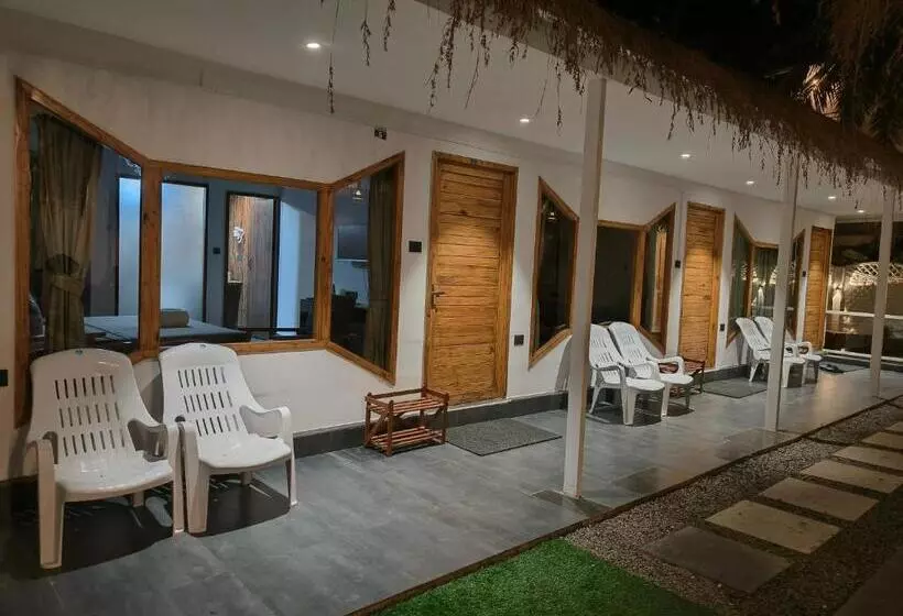 Hotelli Aqua Beach Stays Ashwem