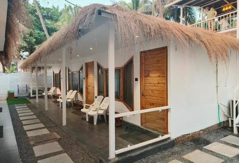 Hotelli Aqua Beach Stays Ashwem