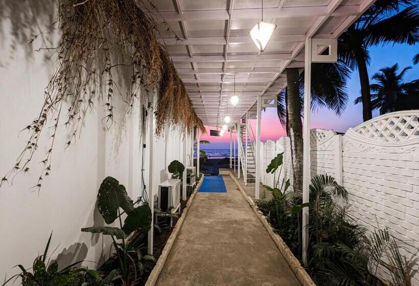 Hotel Aqua Beach Stays Ashwem