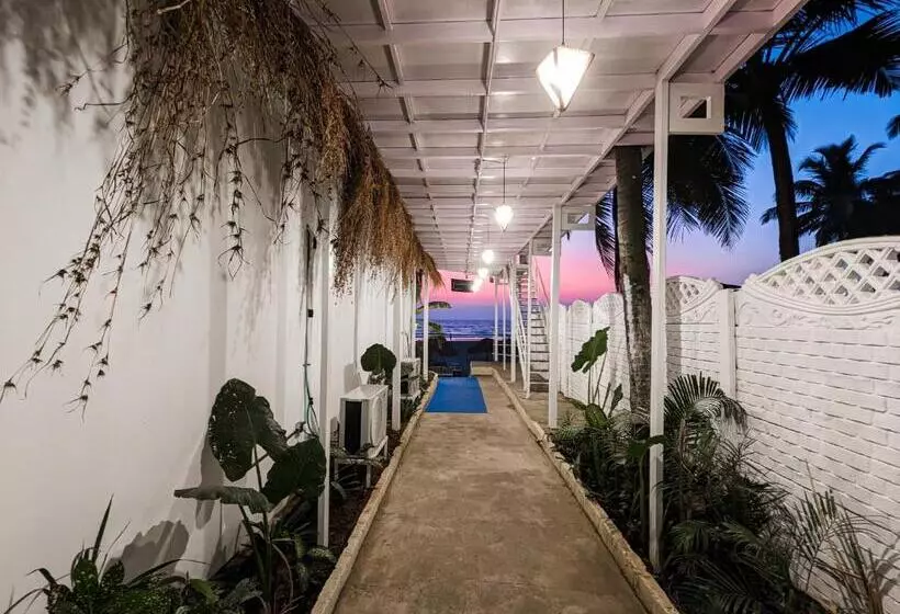 Hotelli Aqua Beach Stays Ashwem
