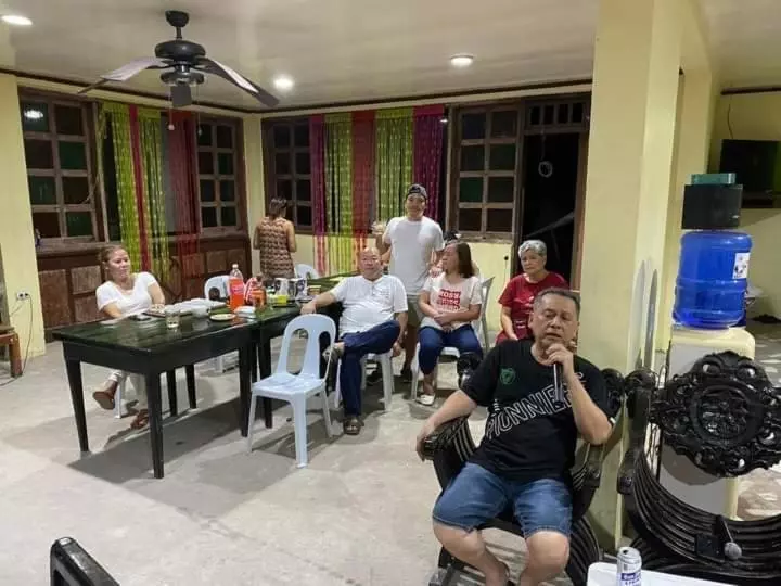 ペンション Crisols Beach Resort   Malapascua Island