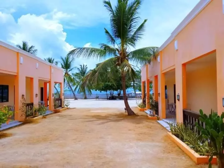 ペンション Crisols Beach Resort   Malapascua Island