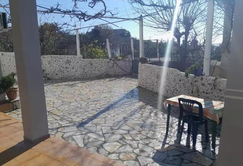 پانسیون Kalemi Sunrise Studios