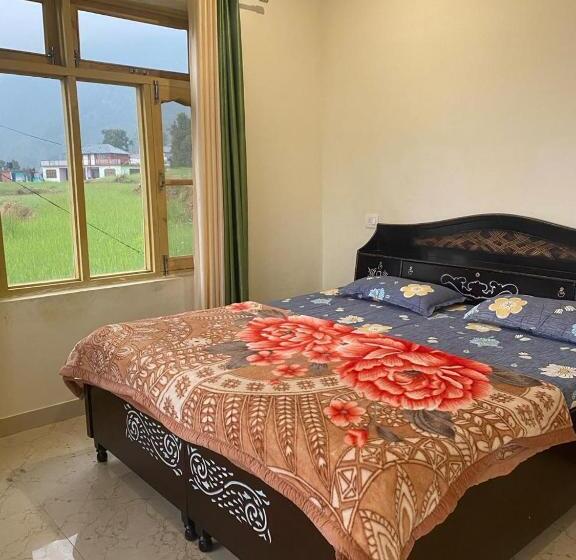 Pensão Yellow House