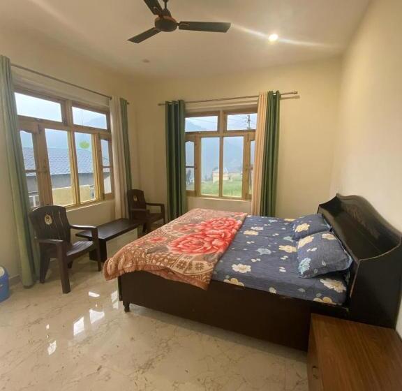 Pensão Yellow House