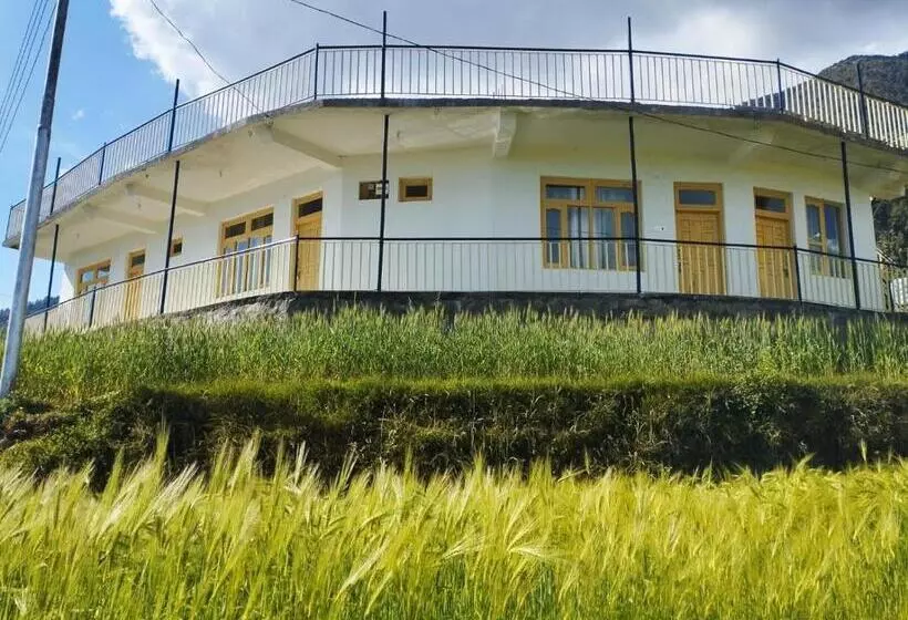 ペンション Yellow House
