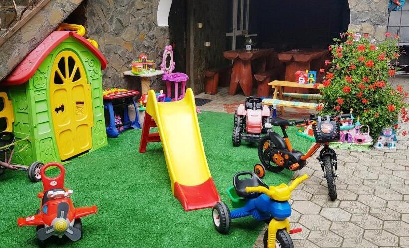 Pensiunea Rock And Red