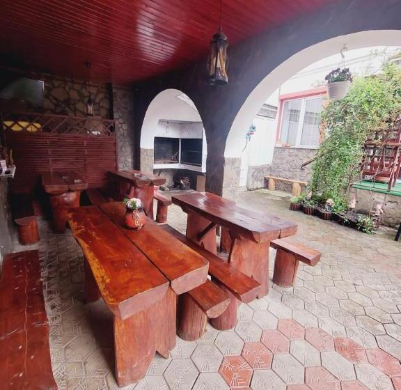 Pensiunea Rock And Red