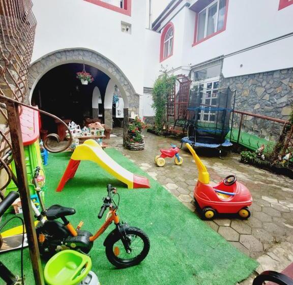 Pensiunea Rock And Red