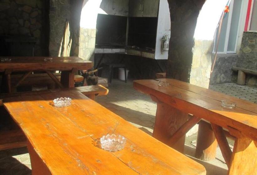 Pensiunea Rock And Red