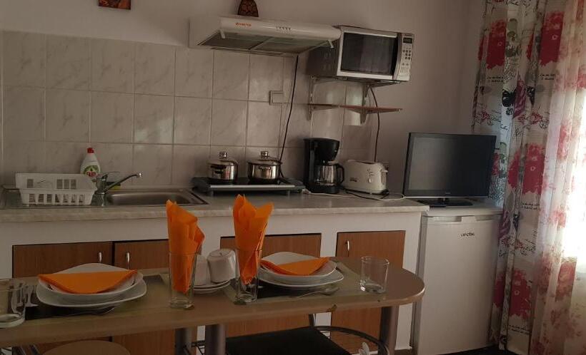 Pensiunea Rock And Red