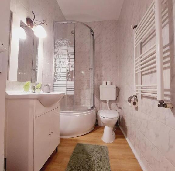 Pensiunea Rock And Red