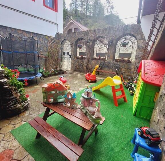 Pensiunea Rock And Red