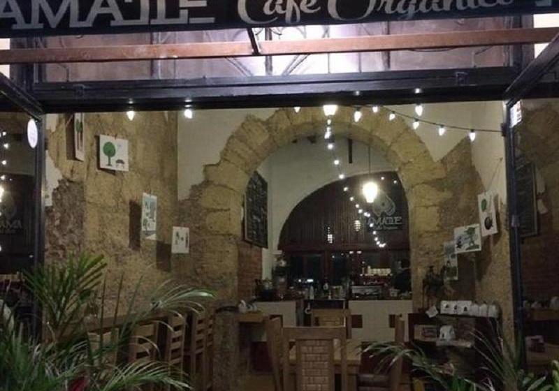 Amatle Cafe Organico & Hostel