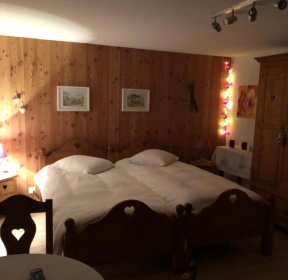 مبيت وإفطار La Bergerie   Chalet Alice