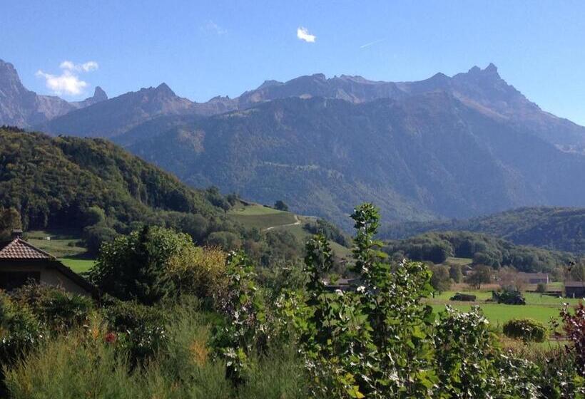 تختخواب و صبحانه The Traditional