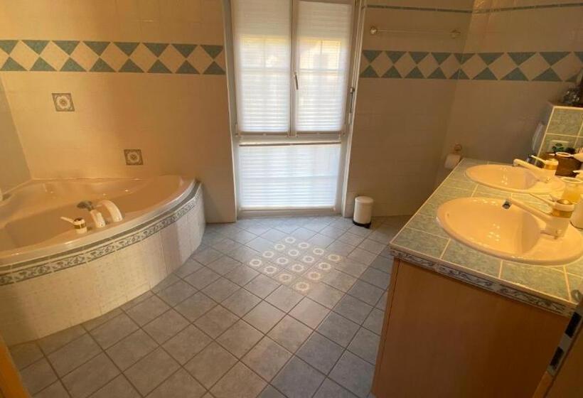 تختخواب و صبحانه The Traditional