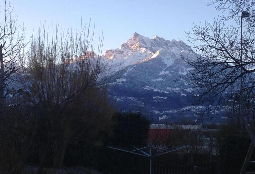 تختخواب و صبحانه The Traditional