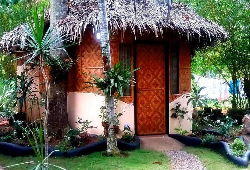 Lennons Place Backpacker Hostel