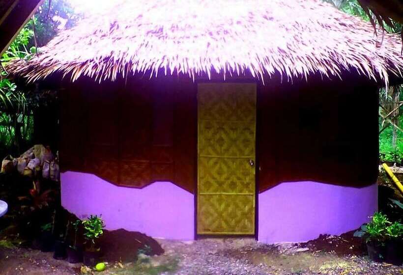 Lennons Place Backpacker Hostel