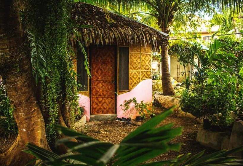 Lennons Place Backpacker Hostel