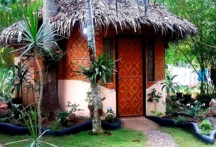 Lennons Place Backpacker Hostel