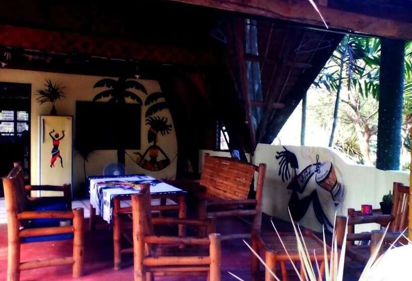 Lennons Place Backpacker Hostel