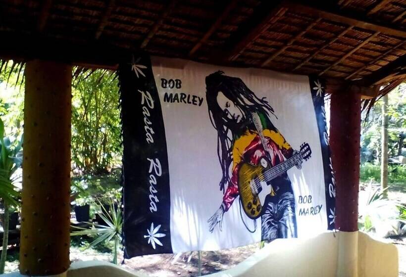 Lennons Place Backpacker Hostel