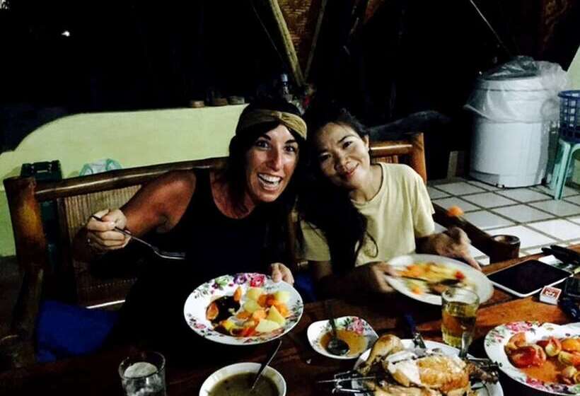 Lennons Place Backpacker Hostel