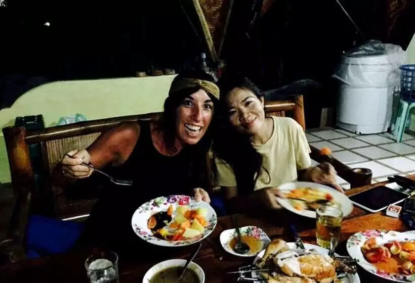 Lennons Place Backpacker Hostel
