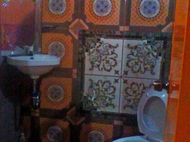 Lennons Place Backpacker Hostel